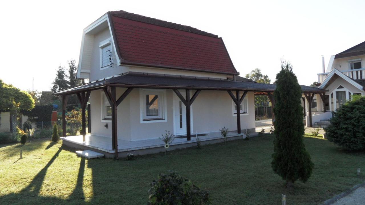Ferienhaus Am Plattensee Balatonmáriafürdő Εξωτερικό φωτογραφία