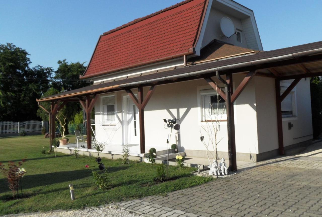 Ferienhaus Am Plattensee Balatonmáriafürdő Εξωτερικό φωτογραφία