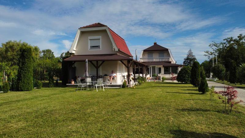 Ferienhaus Am Plattensee Balatonmáriafürdő Εξωτερικό φωτογραφία