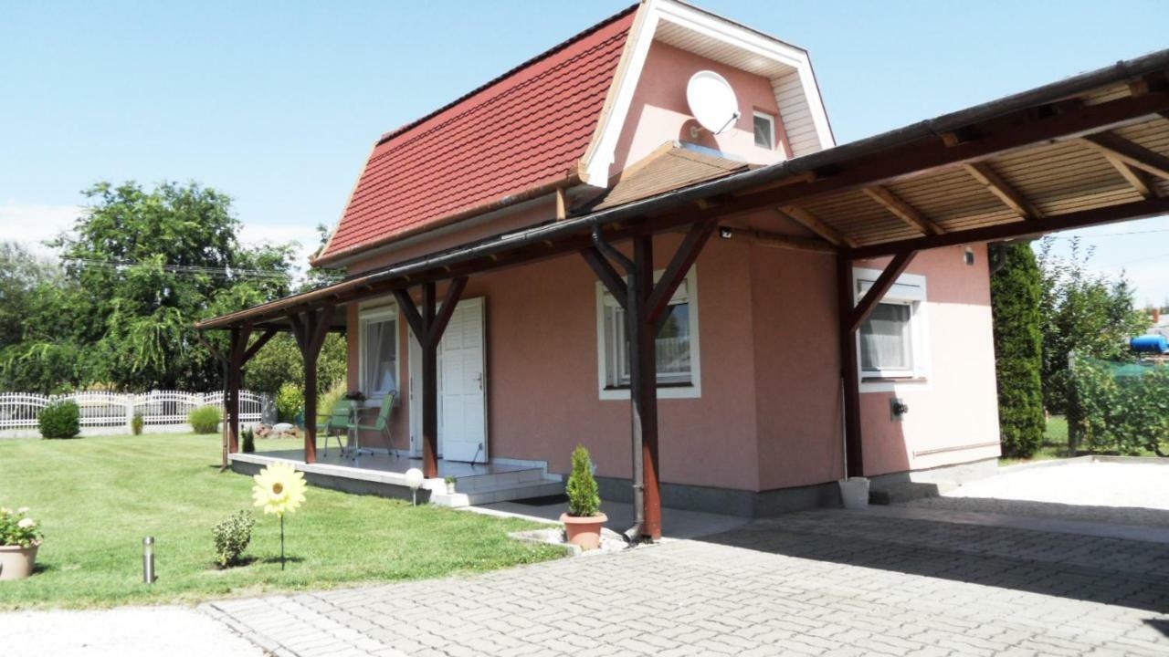 Ferienhaus Am Plattensee Balatonmáriafürdő Εξωτερικό φωτογραφία
