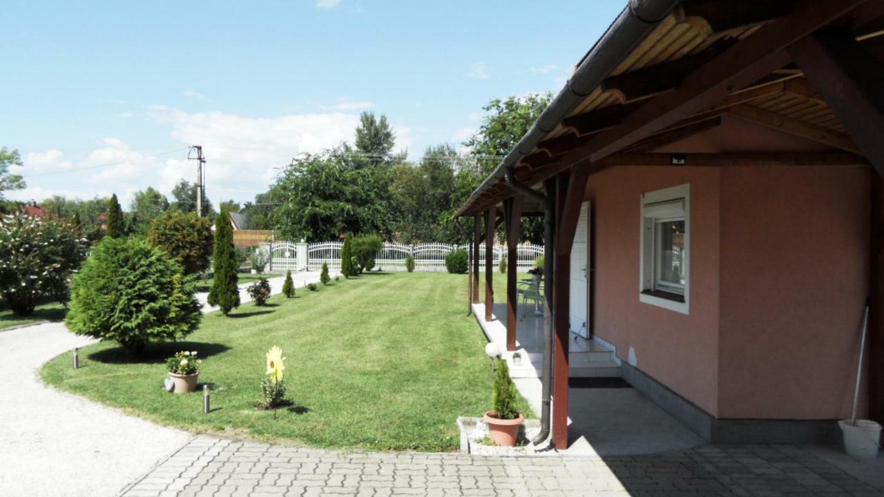Ferienhaus Am Plattensee Balatonmáriafürdő Εξωτερικό φωτογραφία