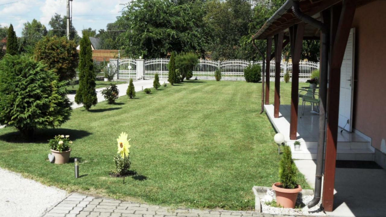 Ferienhaus Am Plattensee Balatonmáriafürdő Εξωτερικό φωτογραφία